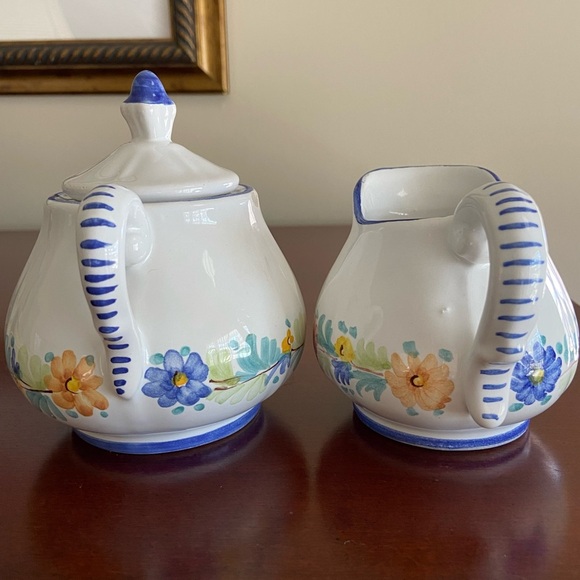 William-Sonoma Mari Floral Hand-Painted in Italy Sugar Bowl and Creamer Set - Picture 4 of 14